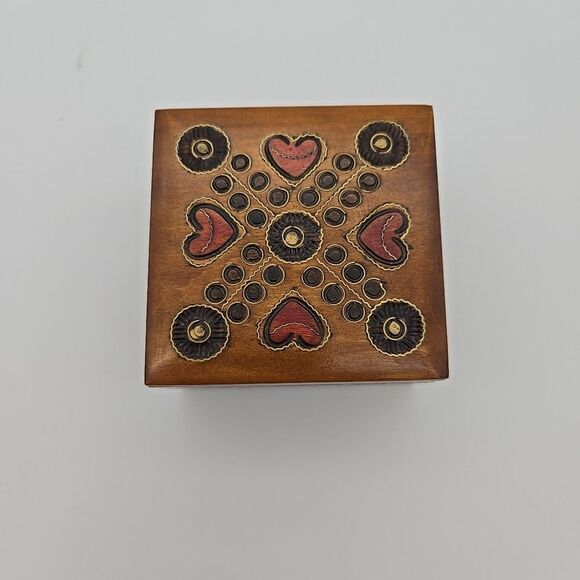 Hand Carved Wooden Trinket Box Hearts Design Rustic 3x3in Vintage Keepsake - Picture 2 of 8